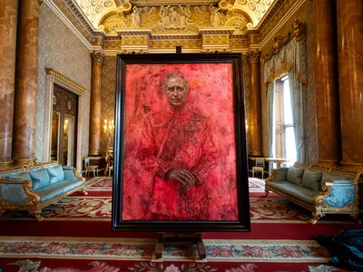 Jonathan Yeo&#39;s portrait of Charles III wearing the uniform of the Welsh Guards