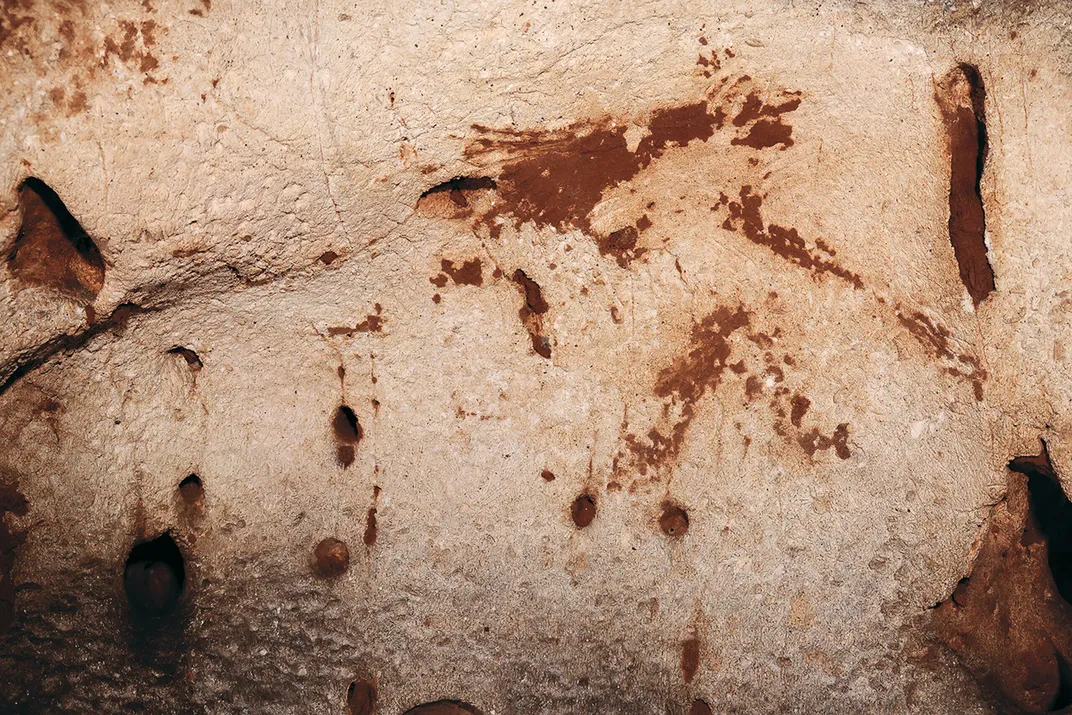 an etching of a horse on a cave wall